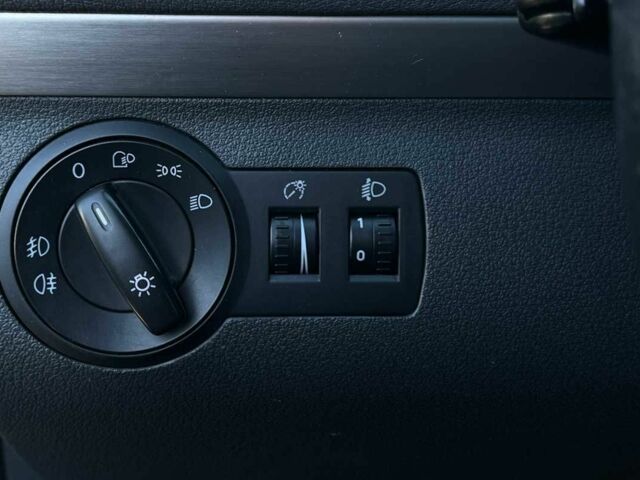 Серый Фольксваген Туран, объемом двигателя 1.4 л и пробегом 242 тыс. км за 7000 $, фото 12 на Automoto.ua