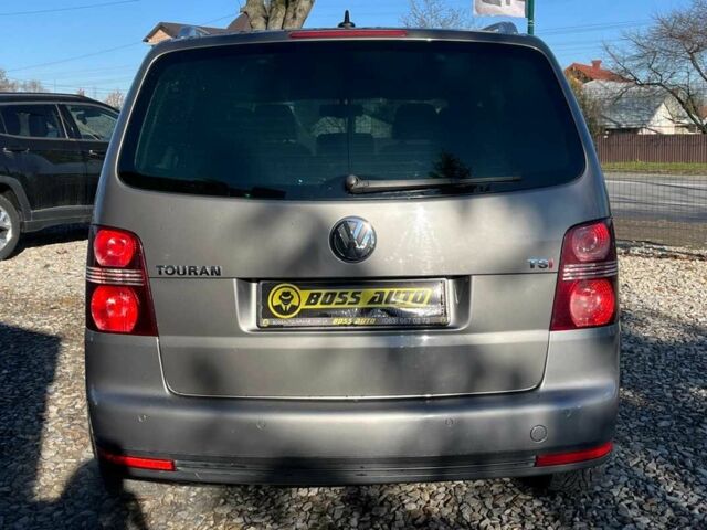 Серый Фольксваген Туран, объемом двигателя 1.4 л и пробегом 242 тыс. км за 7000 $, фото 5 на Automoto.ua