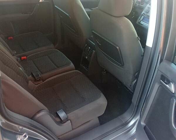 Серый Фольксваген Туран, объемом двигателя 1.9 л и пробегом 263 тыс. км за 7700 $, фото 17 на Automoto.ua