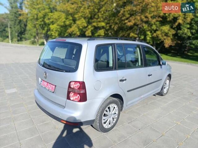 Серый Фольксваген Туран, объемом двигателя 1.6 л и пробегом 237 тыс. км за 6800 $, фото 4 на Automoto.ua