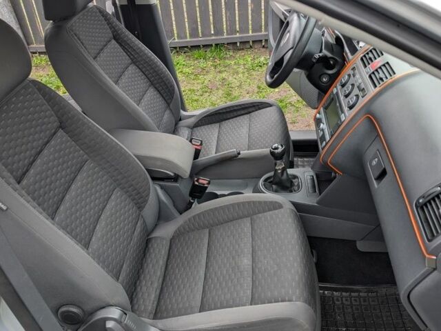 Серый Фольксваген Туран, объемом двигателя 1.4 л и пробегом 211 тыс. км за 5500 $, фото 5 на Automoto.ua