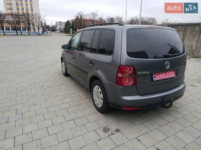 Серый Фольксваген Туран, объемом двигателя 1.6 л и пробегом 224 тыс. км за 7300 $, фото 6 на Automoto.ua