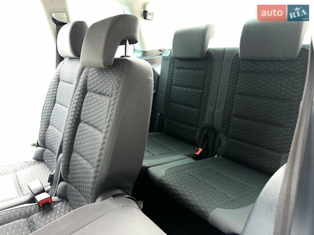 Серый Фольксваген Туран, объемом двигателя 1.6 л и пробегом 217 тыс. км за 8200 $, фото 74 на Automoto.ua