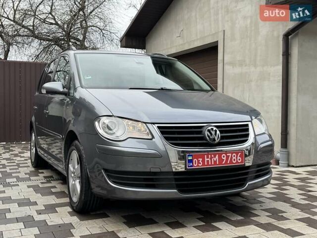 Серый Фольксваген Туран, объемом двигателя 1.6 л и пробегом 251 тыс. км за 6950 $, фото 3 на Automoto.ua