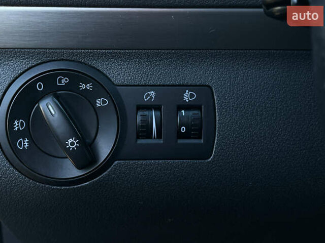 Серый Фольксваген Туран, объемом двигателя 1.39 л и пробегом 242 тыс. км за 7000 $, фото 12 на Automoto.ua