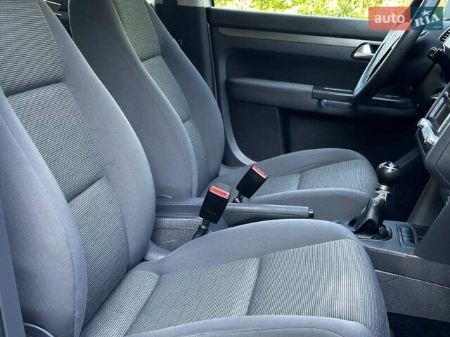 Сірий Фольксваген Туран, об'ємом двигуна 1.6 л та пробігом 230 тис. км за 6750 $, фото 86 на Automoto.ua