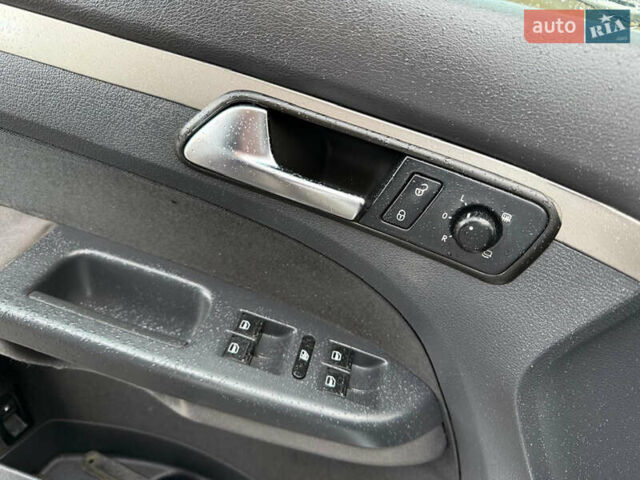 Сірий Фольксваген Туран, об'ємом двигуна 1.9 л та пробігом 226 тис. км за 7900 $, фото 33 на Automoto.ua