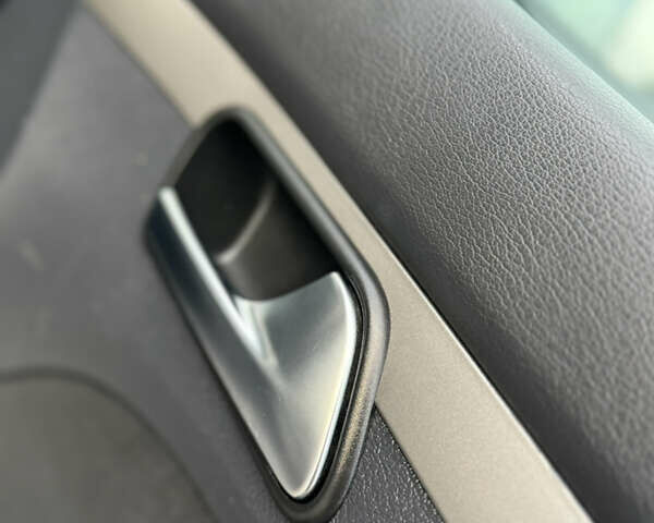 Серый Фольксваген Туран, объемом двигателя 1.4 л и пробегом 210 тыс. км за 5899 $, фото 69 на Automoto.ua