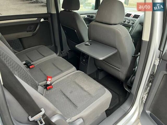 Серый Фольксваген Туран, объемом двигателя 1.6 л и пробегом 262 тыс. км за 6700 $, фото 25 на Automoto.ua