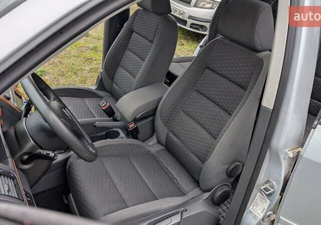 Серый Фольксваген Туран, объемом двигателя 1.39 л и пробегом 211 тыс. км за 5500 $, фото 4 на Automoto.ua