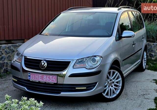 Сірий Фольксваген Туран, об'ємом двигуна 1.6 л та пробігом 225 тис. км за 7777 $, фото 4 на Automoto.ua