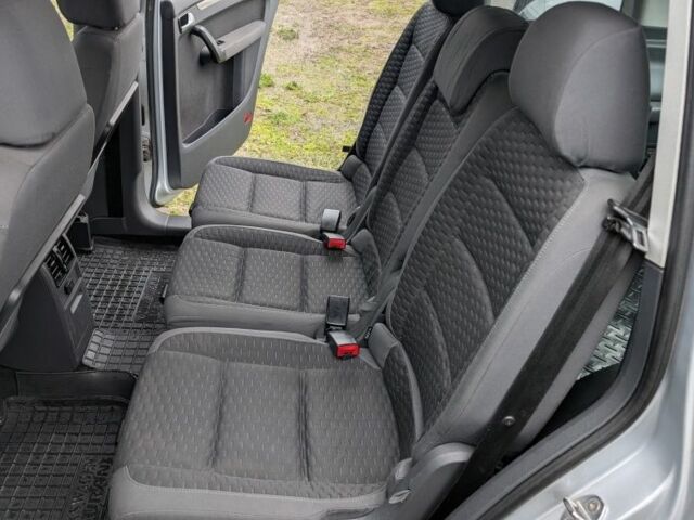 Серый Фольксваген Туран, объемом двигателя 1.4 л и пробегом 211 тыс. км за 5500 $, фото 7 на Automoto.ua