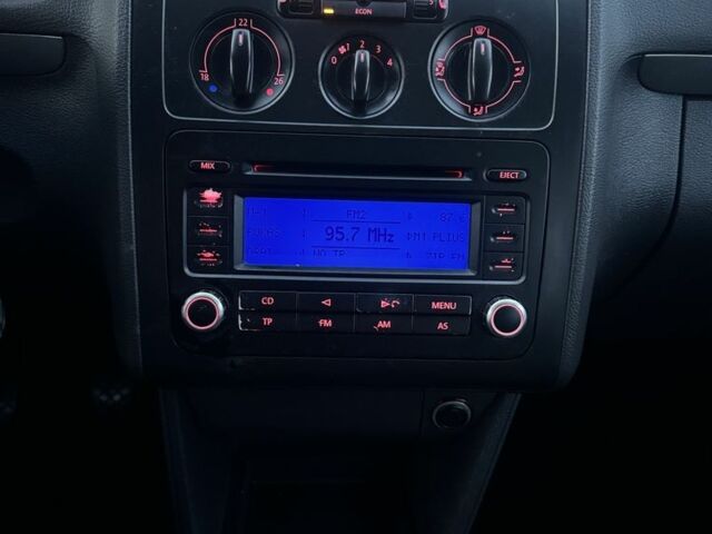 Серый Фольксваген Туран, объемом двигателя 1.9 л и пробегом 250 тыс. км за 3450 $, фото 15 на Automoto.ua