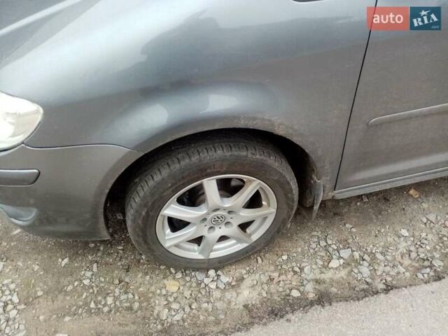 Серый Фольксваген Туран, объемом двигателя 2 л и пробегом 252 тыс. км за 6800 $, фото 5 на Automoto.ua