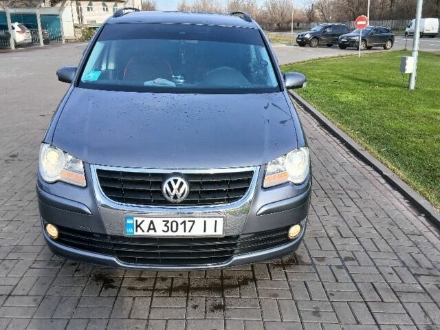 Серый Фольксваген Туран, объемом двигателя 1.4 л и пробегом 277 тыс. км за 6300 $, фото 3 на Automoto.ua