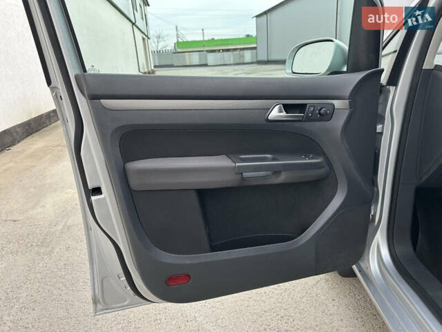 Серый Фольксваген Туран, объемом двигателя 1.6 л и пробегом 215 тыс. км за 6800 $, фото 23 на Automoto.ua