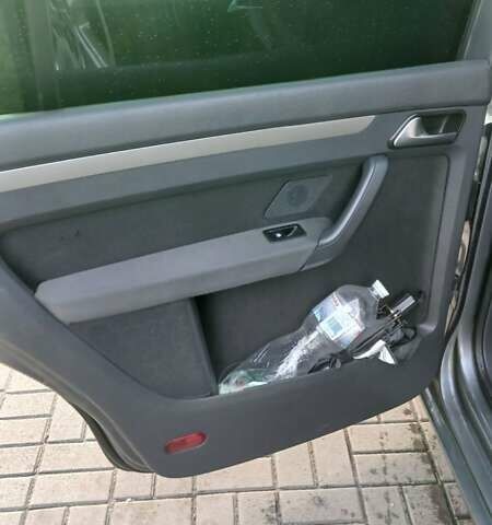 Серый Фольксваген Туран, объемом двигателя 1.4 л и пробегом 278 тыс. км за 6000 $, фото 34 на Automoto.ua