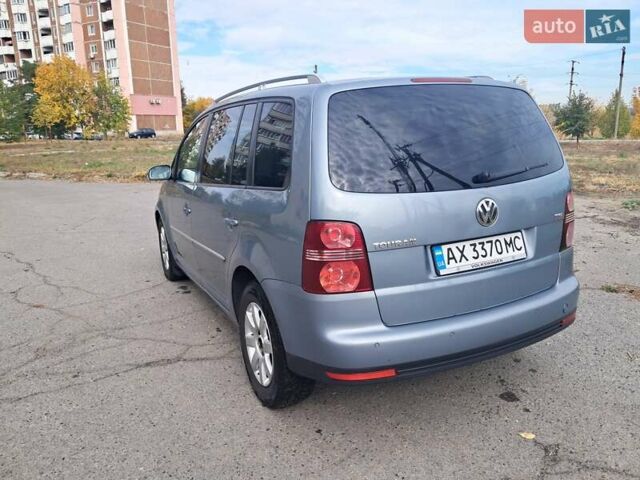 Серый Фольксваген Туран, объемом двигателя 1.4 л и пробегом 209 тыс. км за 6500 $, фото 2 на Automoto.ua
