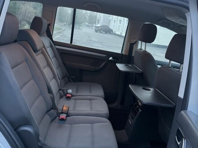 Серый Фольксваген Туран, объемом двигателя 1.9 л и пробегом 250 тыс. км за 3450 $, фото 19 на Automoto.ua