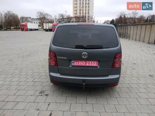 Серый Фольксваген Туран, объемом двигателя 1.6 л и пробегом 224 тыс. км за 7300 $, фото 5 на Automoto.ua