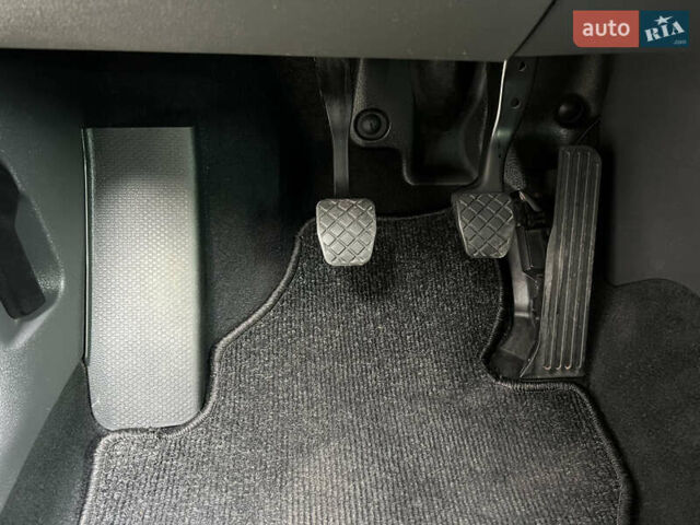 Серый Фольксваген Туран, объемом двигателя 1.6 л и пробегом 217 тыс. км за 8200 $, фото 47 на Automoto.ua