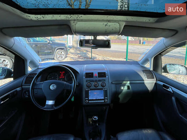 Серый Фольксваген Туран, объемом двигателя 1.39 л и пробегом 242 тыс. км за 7000 $, фото 9 на Automoto.ua
