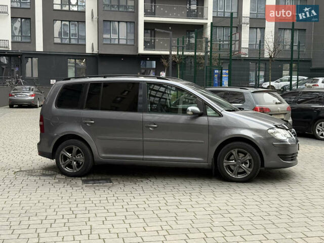 Серый Фольксваген Туран, объемом двигателя 1.9 л и пробегом 282 тыс. км за 6900 $, фото 10 на Automoto.ua