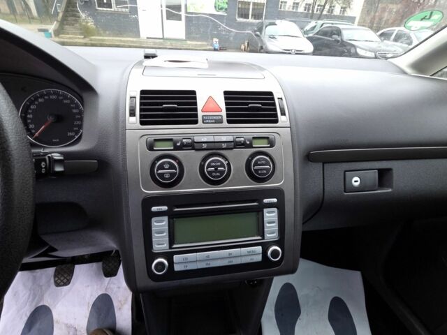 Серый Фольксваген Туран, объемом двигателя 1.6 л и пробегом 262 тыс. км за 6500 $, фото 10 на Automoto.ua