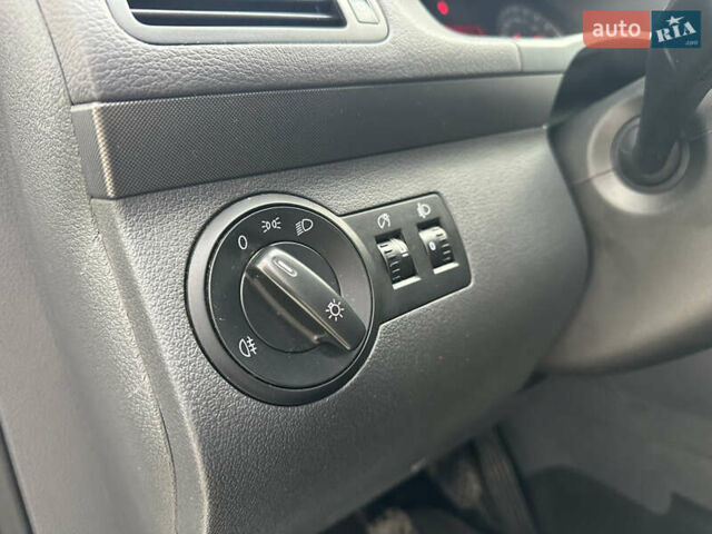 Серый Фольксваген Туран, объемом двигателя 1.6 л и пробегом 215 тыс. км за 6800 $, фото 27 на Automoto.ua