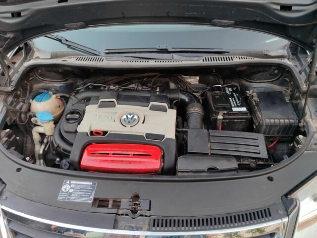 Серый Фольксваген Туран, объемом двигателя 1.4 л и пробегом 246 тыс. км за 6900 $, фото 4 на Automoto.ua