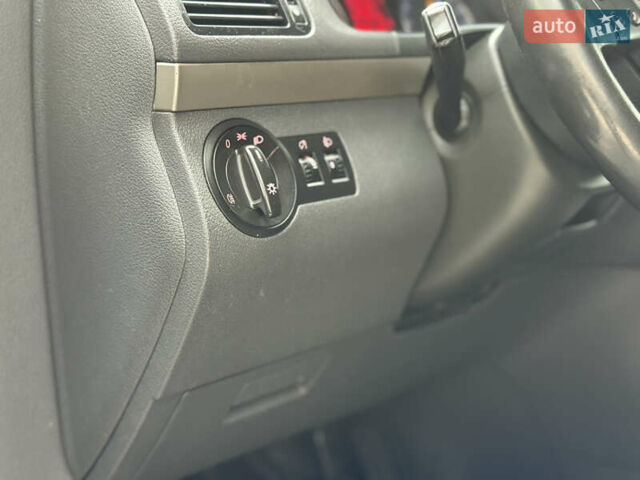 Серый Фольксваген Туран, объемом двигателя 1.9 л и пробегом 282 тыс. км за 6900 $, фото 20 на Automoto.ua