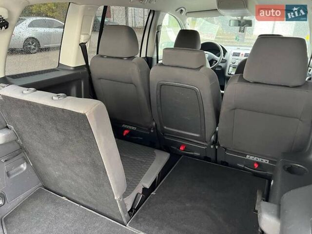 Серый Фольксваген Туран, объемом двигателя 1.6 л и пробегом 262 тыс. км за 6700 $, фото 16 на Automoto.ua