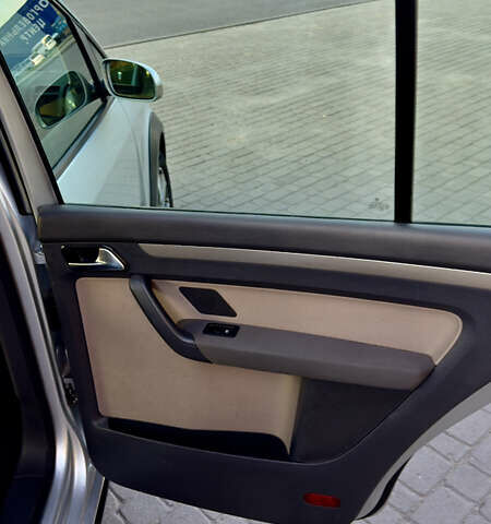 Сірий Фольксваген Туран, об'ємом двигуна 1.6 л та пробігом 218 тис. км за 8400 $, фото 47 на Automoto.ua