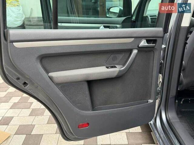 Серый Фольксваген Туран, объемом двигателя 1.6 л и пробегом 251 тыс. км за 6950 $, фото 31 на Automoto.ua