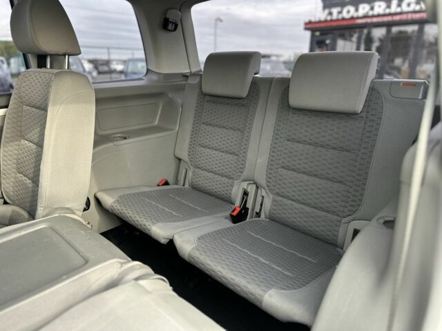 Серый Фольксваген Туран, объемом двигателя 1.6 л и пробегом 228 тыс. км за 8000 $, фото 7 на Automoto.ua