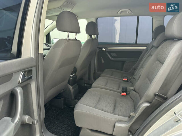 Серый Фольксваген Туран, объемом двигателя 1.6 л и пробегом 215 тыс. км за 6800 $, фото 33 на Automoto.ua