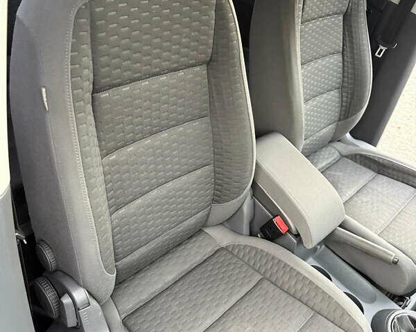 Сірий Фольксваген Туран, об'ємом двигуна 1.9 л та пробігом 226 тис. км за 7900 $, фото 21 на Automoto.ua