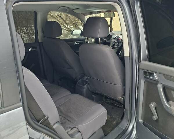 Серый Фольксваген Туран, объемом двигателя 1.9 л и пробегом 500 тыс. км за 6700 $, фото 11 на Automoto.ua