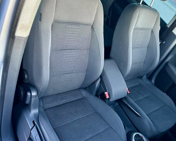 Сірий Фольксваген Туран, об'ємом двигуна 1.4 л та пробігом 248 тис. км за 7500 $, фото 34 на Automoto.ua