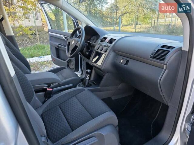 Серый Фольксваген Туран, объемом двигателя 1.6 л и пробегом 225 тыс. км за 6700 $, фото 35 на Automoto.ua