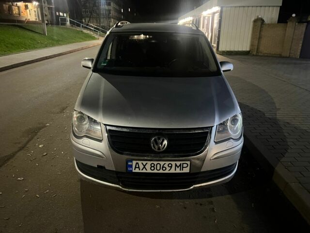 Серый Фольксваген Туран, объемом двигателя 1.9 л и пробегом 360 тыс. км за 6500 $, фото 5 на Automoto.ua