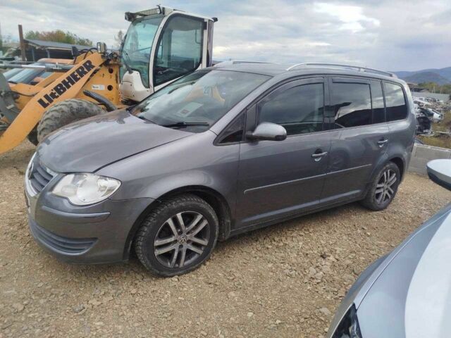 Серый Фольксваген Туран, объемом двигателя 1.9 л и пробегом 250 тыс. км за 3400 $, фото 12 на Automoto.ua