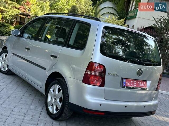 Сірий Фольксваген Туран, об'ємом двигуна 1.6 л та пробігом 230 тис. км за 6750 $, фото 64 на Automoto.ua