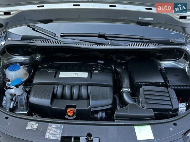 Сірий Фольксваген Туран, об'ємом двигуна 1.6 л та пробігом 230 тис. км за 6750 $, фото 115 на Automoto.ua