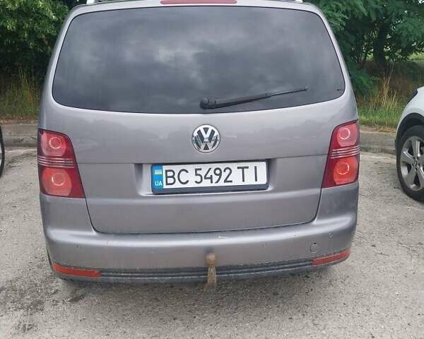 Серый Фольксваген Туран, объемом двигателя 1.9 л и пробегом 250 тыс. км за 7000 $, фото 1 на Automoto.ua