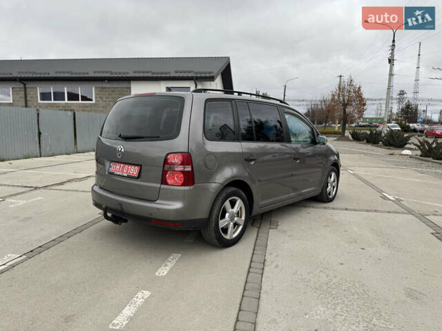 Серый Фольксваген Туран, объемом двигателя 1.6 л и пробегом 222 тыс. км за 7800 $, фото 7 на Automoto.ua