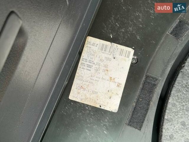 Серый Фольксваген Туран, объемом двигателя 1.6 л и пробегом 251 тыс. км за 6950 $, фото 38 на Automoto.ua