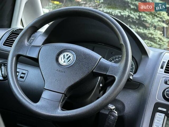 Сірий Фольксваген Туран, об'ємом двигуна 1.6 л та пробігом 230 тис. км за 6750 $, фото 99 на Automoto.ua