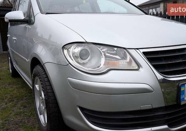 Серый Фольксваген Туран, объемом двигателя 1.39 л и пробегом 211 тыс. км за 5500 $, фото 16 на Automoto.ua