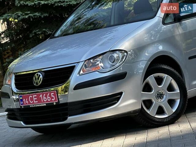 Сірий Фольксваген Туран, об'ємом двигуна 1.6 л та пробігом 230 тис. км за 6800 $, фото 3 на Automoto.ua